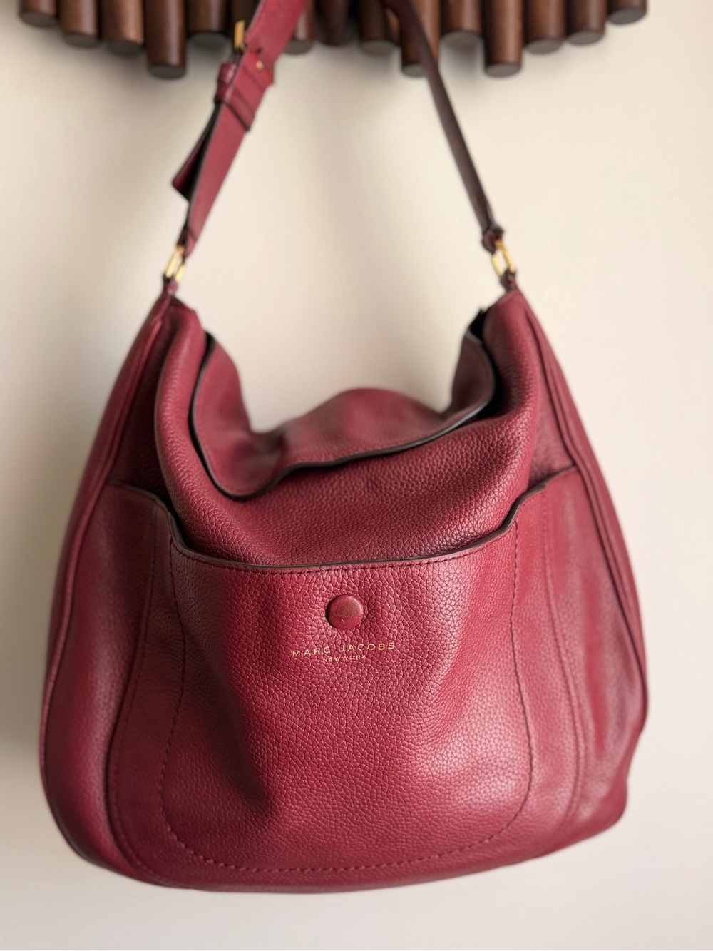 Marc Jacobs Burgundy Pebbled Leather Shoulder Hobo minimalist